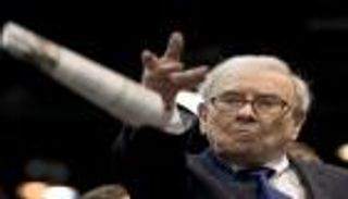 كورونا ينهي قصة غرام استثمارية.. وارين بافيت ينسحب من أشهر بنوك أمريكا