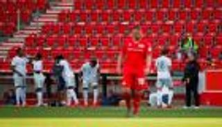 إجراءات أمنية وفض تجمع.. عودة بايرن ميونيخ للملاعب في 15 صورة