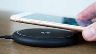شحن الهواتف الذكية بدون كابلات