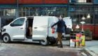 بطراز Jumpy الكهربائي.. ستروين تشعل المنافسة مع مرسيدس eVito 