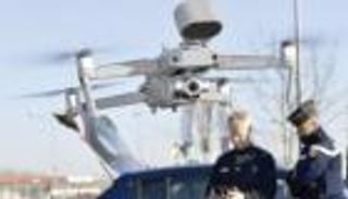 محكمة فرنسية تجرد الشرطة من "درونز" مراقبة الحشود 