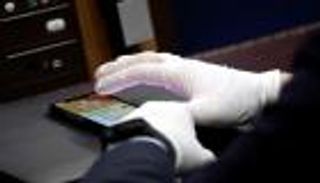 احذروا هواتفكم.. "الموبايلات" ناقل صامت لكورونا