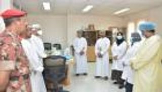 سلطنة عمان تحظر التجمعات لصلاة عيد الفطر والمعايدة