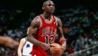 مايكل جوردان يدخل تاريخ المزادات الرياضية بحذائه