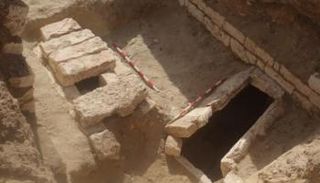 الكشف عن مقبرة فريدة ترجع للعصر الصاوي في مصر