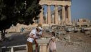 آثار اليونان ومتاحف إيطاليا ومقاهي الدنمارك.. أوروبا تودع كورونا بحذر