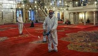 لبنان يفتح مساجده لأداء صلاة الجمعة