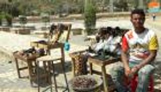 قطع فنية من الحجر.. نحات إثيوبي يعيد أمجاد "المسلات"