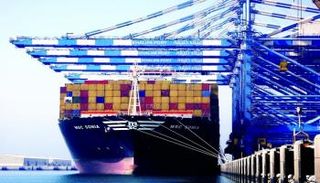 محطة حاويات ميناء خليفة