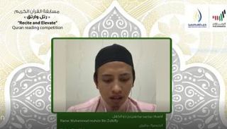 أحد المشاركين في المسابقة