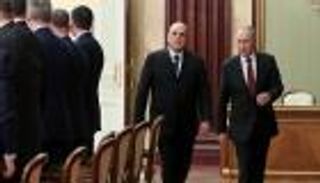 رئيس وزراء روسيا يعود للعمل بـ"قرار جمهوري"