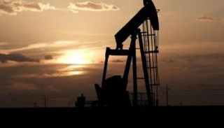 النفط مستقر وسط مخاوف كورونا.. ونقلة هادئة للخام الأمريكي 