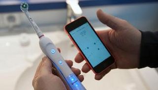 فرشاة الأسنان الذكية.. هل تهدد عملية التنظيف خصوصية البيانات؟