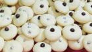 طريقة عمل الغريبة الناعمة.. 3 وصفات مختلفة بثلاث مكونات مثل المحلات