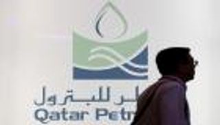 بعد تسريح العمال.. "قطر للبترول" تضطر للتقشف وتضحي بثلث ميزانيتها