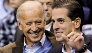 جو بايدن وابنه هنتر في واشنطن - رويترز