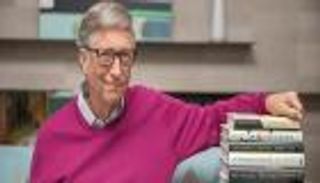 بيل جيتس يرشح 5 كتب للقراءة.. "رحلة العمر" الأبرز