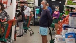 الرئيس البرتغالي يتسوق بمفرده