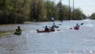 فيضانات ميتشيجان تشرد آلاف الأمريكيين