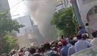 من مكان تحطم الطائرة بالقرب من كراتشي