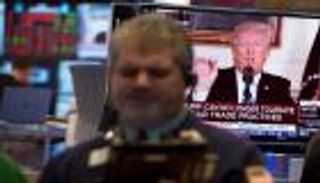 الأسهم الأمريكية تصاب بنيران ترامب الصديقة في هجومه على الصين