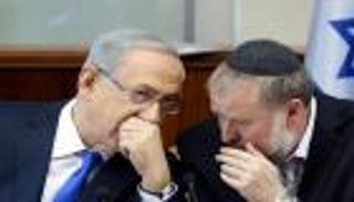 أفيخاي مندلبليت.. صديق الأمس يضع نتنياهو في قفص الاتهام