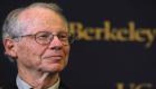 البروفيسور ويليامسون.. وفاة مهندس إنقاذ الشركات وبطل نوبل للاقتصاد