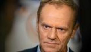 جلسة مقهى تجبر الحكومة البولندية على الاعتذار