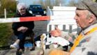 الحب يتحدى كورونا.. "الرسائل الغرامية" جواز المرور في الدنمارك