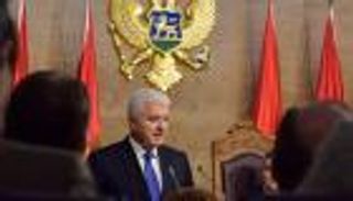 رئيس الوزراء يخلع كمامته.. "الجبل الأسود" أول دولة أوروبية بلا كورونا