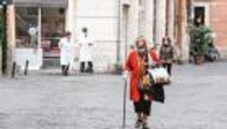 إيطاليا تسجل أقل عدد من الإصابات بكورونا منذ فبراير