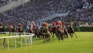 مضمار الخيول يفضح خرق نجوم الكرة لحظر كورونا