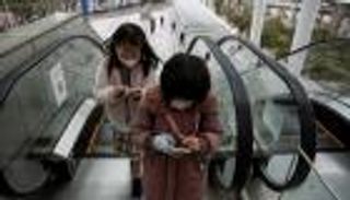 كمامات الأطفال.. مخاطر بالغة للأقل من عامين