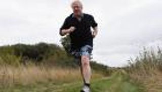 بأمر الملكة.. بوريس جونسون يمارس الرياضة في قصر باكنجهام