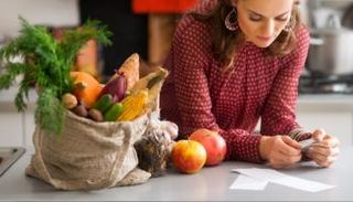 تضمين بقايا الطعام في خطة الوجبات الأسبوعية لتفادي التكاليف والتسوق