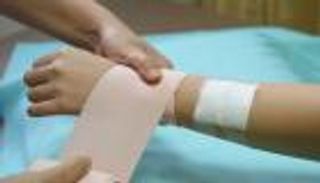 نصائح ذهبية قبل استخدام الضمادات الطبية.. انتبه لدرجة الحرارة