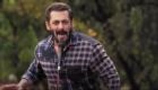 "بهاي بهاي".. هدية سلمان خان لمعجبيه في العيد