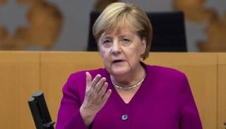 ميركل تحذر من عدم انتهاء جائحة كورونا