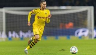 أشرف حكيمي لاعب بروسيا دورتموند