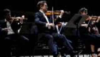 ميلاد جديد.. أوركسترا باريس تعزف لقاعة خالية