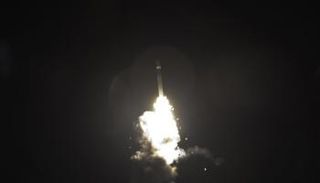 جانب من عملية إطلاق القمرين الصينيين