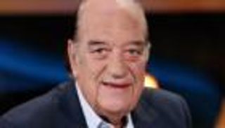 شاهد.. الصورة الأخيرة للفنان حسن حسني