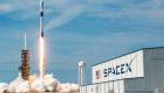 "سبيس إكس" تعيد محاولة إطلاق رحلتها المأهولة إلى الفضاء