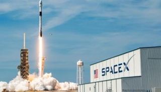 "سبيس إكس" تعيد محاولة إطلاق رحلة مأهولة إلى الفضاء