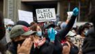 مظاهرات "العنصرية" تزحف لكندا.. و"فلويد" الأمريكي حاضر