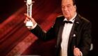 حسن حسني بين الانكسارات والهزيمة.. لحظات مؤلمة تكشفها زوجته