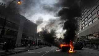 جانب من أعمال العنف في مدينة أتلانتا