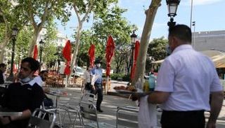 ساحة كاتالونيا الإسبانية بعد تخفيف قيود الإغلاق