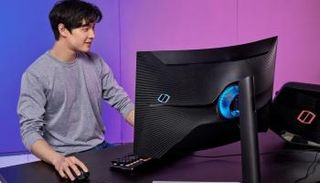 سامسونج تطلق أول شاشة ألعاب بمعدل انحناء قياسي