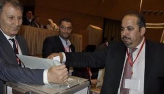 أبو الفضل بعجي في جلسة انتخابه أميناً عاماً لحزب بوتفليقة